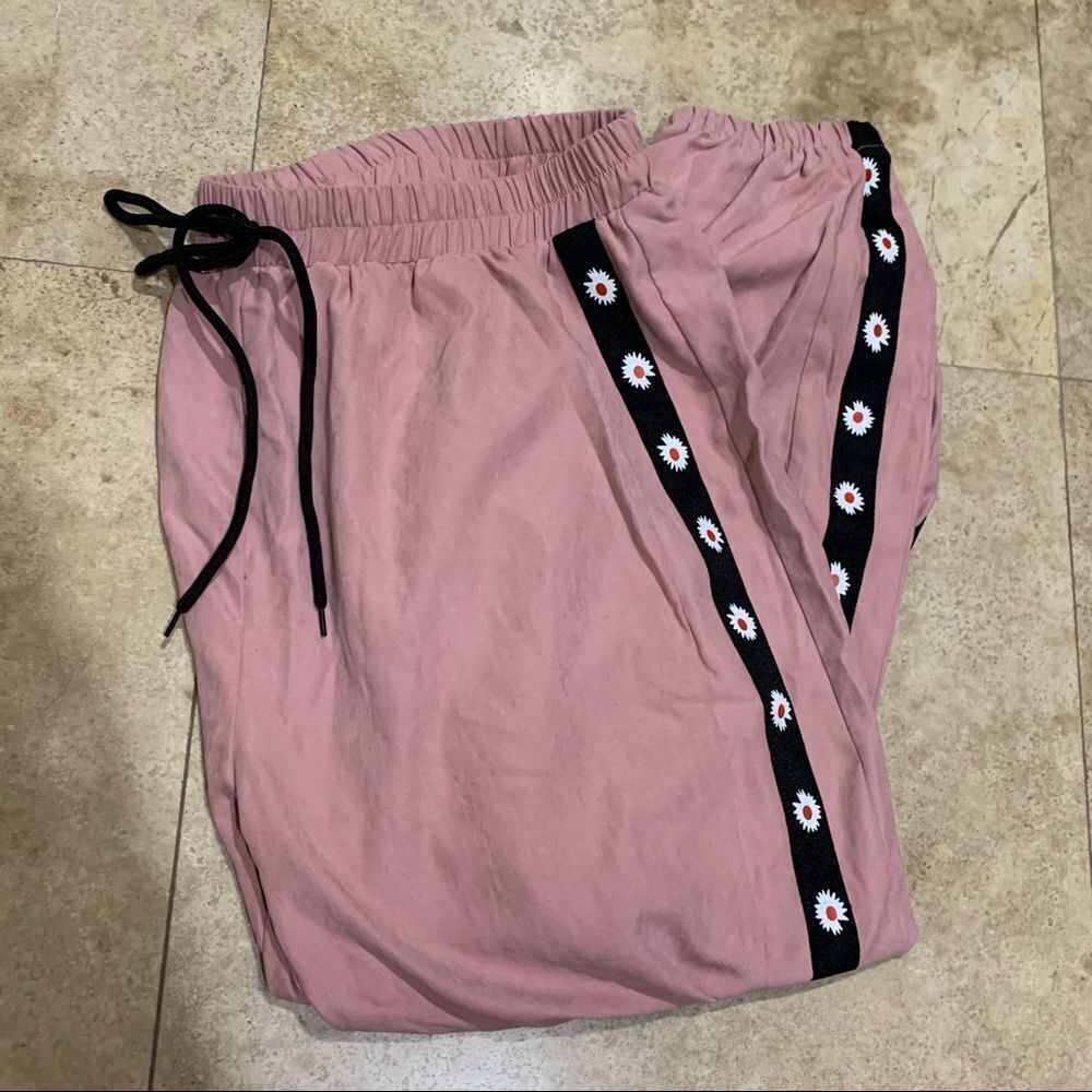 Shein Tee & Daisy Jogger Set • size XL - Picture 3 of 7